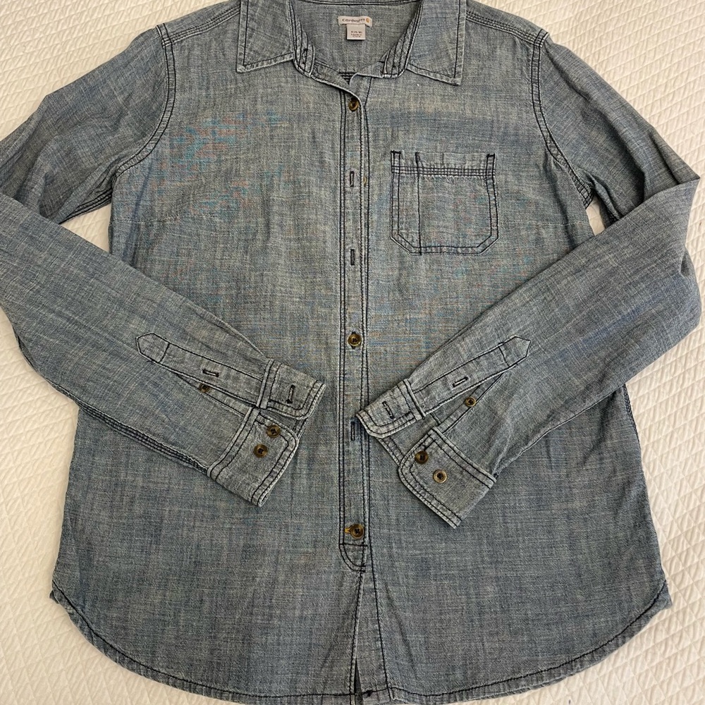 Woman’sCarhartt long sleeved pocket rolled up cuffs Jean shirt small